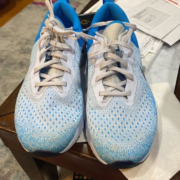 Nike odyssey react like new sneakers ladies sz 11 - Picture 1 of 6